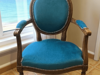 Fauteuil pendant la formation tapisserie d'ameublement proche de Narbonne