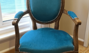 Fauteuil pendant la formation tapisserie d'ameublement proche de Narbonne