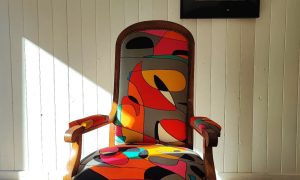 Fauteuil pendant la formation tapissier garnisseur vers Toulouse