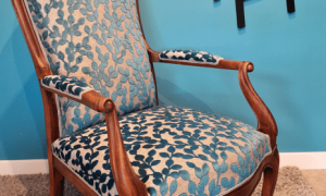 Fauteuil voltaire au cours de la formation tapisserie d'ameublement en Bretagne