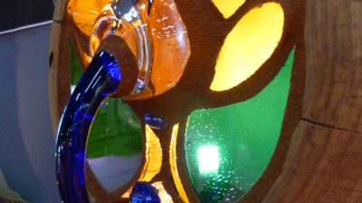 Exemple d'éléments décoratifs en vitraux mexicains et écologiques pendant un stage