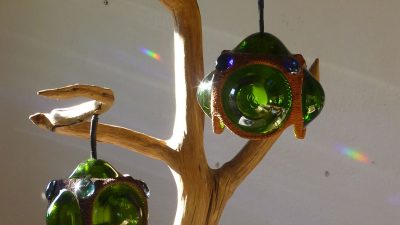 Décoration avec des éléments en vitrail mexicain et écologique de Florence qui propose un stage