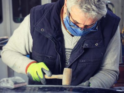 Élève pendant la formation carrosserie en Ile-de-France