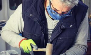 Élève pendant la formation carrosserie en Ile-de-France