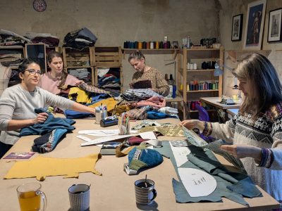 Stagiaires pendant la formation couture, mode et vêtement à Montpellier dans l'Hérault (34)