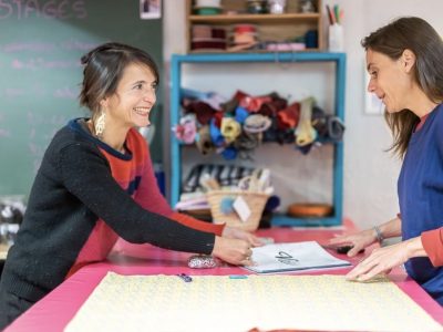 Enseignement au cours de la formation Couturier Métiers de la Mode et Vêtement Flou à Forcalquier région PACA