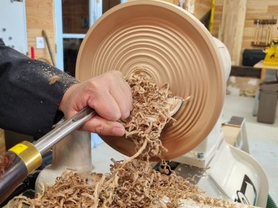 Formation tourneur sur bois pour créer des objets en bois grâce au tour et au tournage sur bois.
