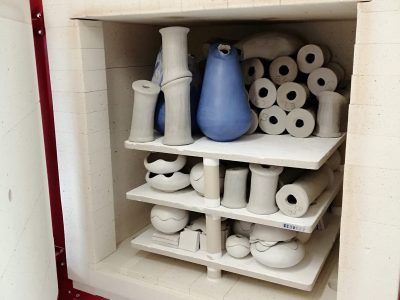 Poteries au four pendant la formation céramique en Nouvelle Aquitaine