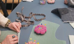 Confection d'un patron au cours de la formation couture à Dijon en Bourgogne