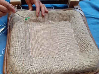 Geste pendant la formation tapissier décorateur vers Bordeaux