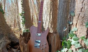 Guitare en bois faite pendant la formation lutherie en Normandie au Havre
