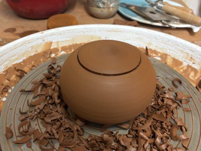 Poterie pendant la formation céramique à Toulon