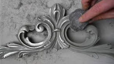 Patine artistique sur meuble au cours du stage relooking de meubles