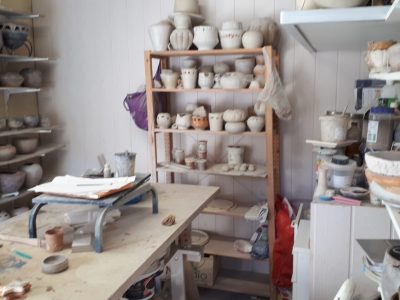 Atelier de Jean François Pesez pendant la formation céramique Sigillée vers Perpignan