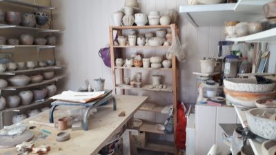Atelier de Jean François Pesez pendant la formation céramique Sigillée vers Perpignan