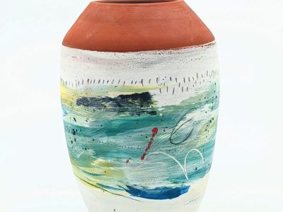 Vase en grès large d'une céramiste qui propose des formations en décoration de céramique à Chambéry