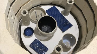 Sortie de four pendant le stage de modelage céramique et tournage du grès vers Carcassonne