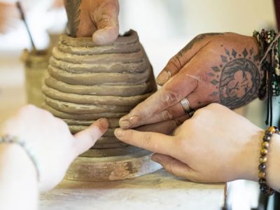 Découverte argile pendant la formation céramiste à Fécamp proche de Rouen et Le Havre