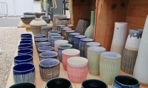 Marché de potier pendant la formation céramique et poterie vers Périgueux