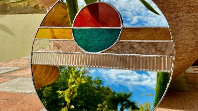 Miroir et vitrail pendant la formation vitrailliste en Haute-Garonne