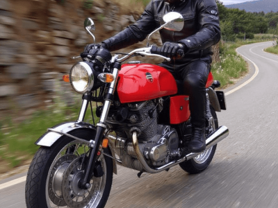 Moto pendant la formation mécanique moto