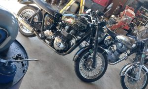 Motos dans l'atelier de la formation mécanique moto en Aveyron
