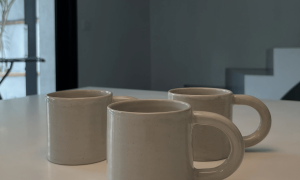 Mugs au cours de la formation céramique et poterie à Toulouse