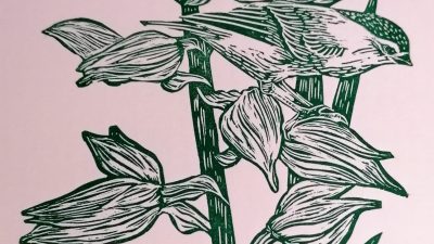 Gravure en forme d'oiseau pendant le stage de linogravure à Tarbes