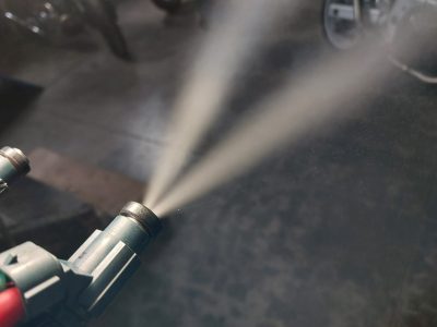 Outil pendant la formation mécanique moto en Aveyron
