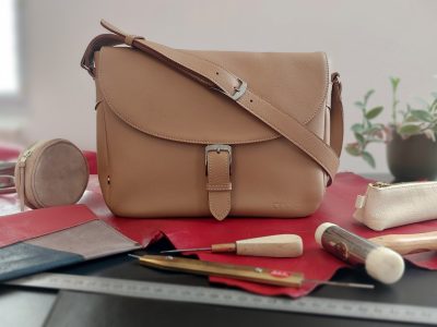 Outils de maroquinier pendant la formation maroquinerie entre Nantes et Angers