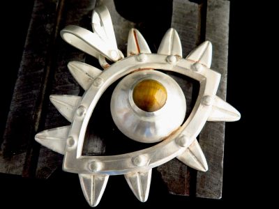 Pendentif pendant la formation bijouterie sertissage avec un bijoutier vers Lourdes proche de Tarbes dans le Pyrénées