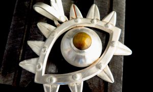 Pendentif pendant la formation bijouterie sertissage avec un bijoutier vers Lourdes proche de Tarbes dans le Pyrénées