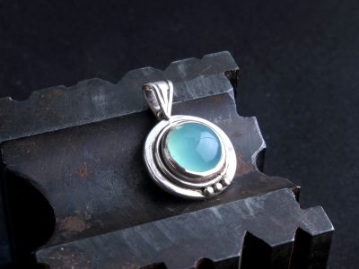 Pendentif pendant la formation bijouterie joaillerie avec un bijoutier dans les Pyrénées vers Tarbes