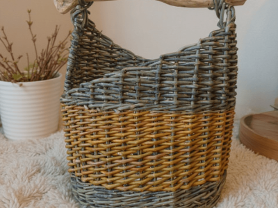 Petit panier médiéval pendant la formation vannerie dans l'Hérault avec un vannier