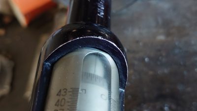 Pièce d'un moteur de moto pendant le stage