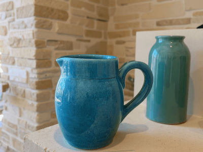 Pichet pendant la formation céramique avec un céramiste en Dordogne