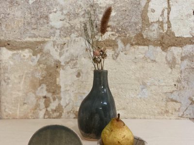 Pièces en céramique pendant la formation céramiste à Bordeaux