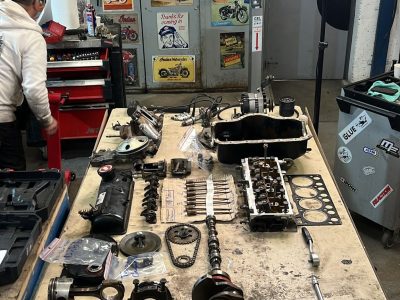 Pièces détachées pendant la formation mécanique automobile en Provence