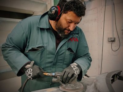 Detailing pendant la formation carrosserie carrossier professionnel à Paris