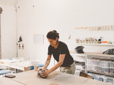Formation céramique à Pau avec une céramiste