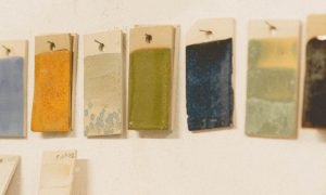 Céramiques colorées pendant la formation céramique dans les Pyrénées Atlantiques (64)