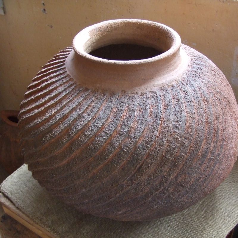 Pot en grès de Muriel Thomas, céramiste et potière en poterie africaine