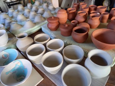 Poteries pendant la formation céramique en Seine Maritime