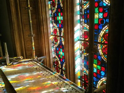 Restauration d'un vitrail suite à la formation vitrailliste à Castres dans le Tarn en Occitanie