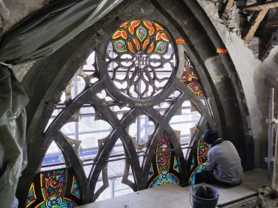 Restauration d'un vitrail suite à la formation vitrailliste à Castres dans le Tarn en Occitanie