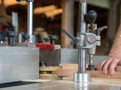 Scie au cours de la formation ébénisterie avec un ébéniste vers Angoulême en Charente, Nouvelle Aquitaine