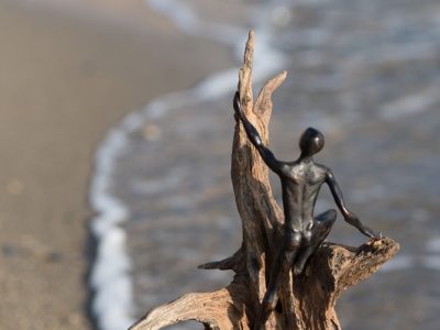 Sculpture en bronze faite pendant le stage ou la formation fonderie d'art dans l'atelier d'un fondeur