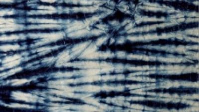 Shibori en indigo fait pendant le stage chez un teinturier vers Castres