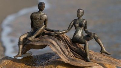 Sculpture en bronze faite pendant le stage ou la formation fonderie d'art dans l'atelier d'un fondeur
