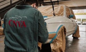 Stagiaire pendant la formation carrosserie à Paris